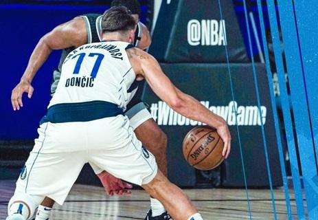 NBA - Dallas, la mostruosa tripla doppia di Luka Doncic rovescia Sacramento all'overtime