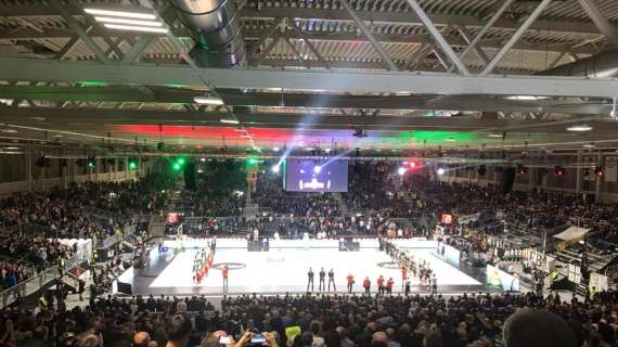 LBA - La Virtus resta perfetta e controlla la partita contro Cantù