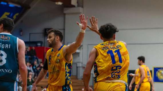 Serie B - I Fiorenzuola Bees risorgono dal -18 e superano in volata Saronno