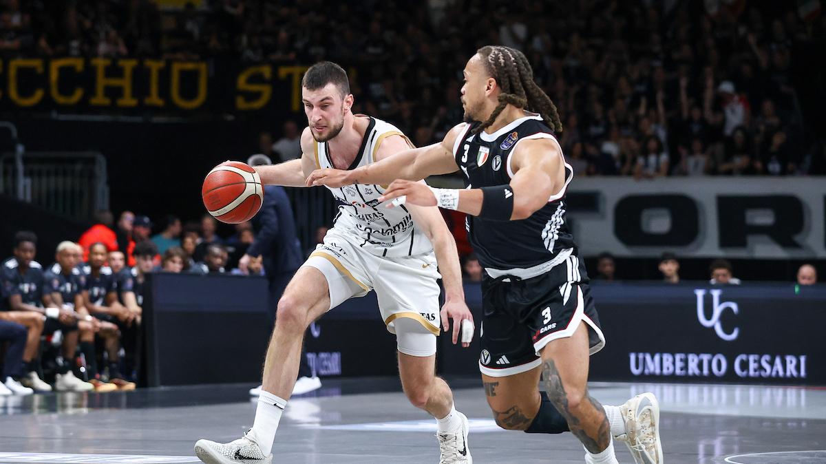 La Virtus Bologna surclassa Trento con 20 triple: gli highlights