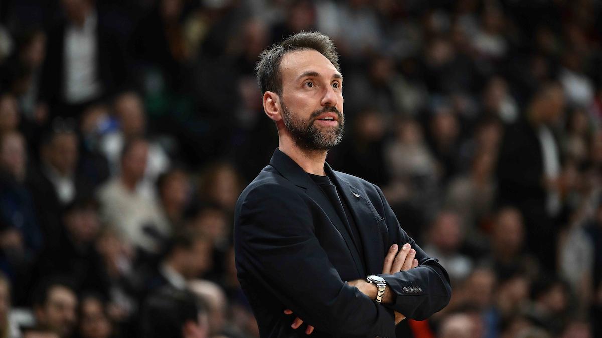 Peppe Poeta: «Mi assumo la responsabilità del primo tempo. Serve consistenza per 40 minuti»