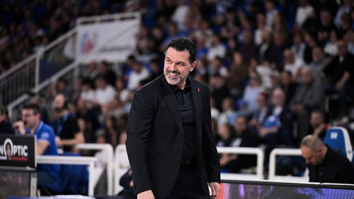 Scossone Napoli: esonerato coach Alessandro Magro