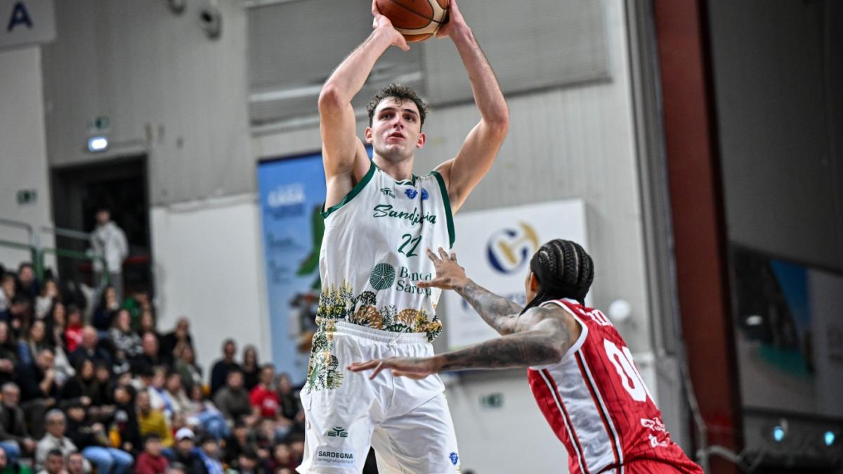 Dinamo Sassari, passa Saragozza dell'ex Spissu: pesano le assenze