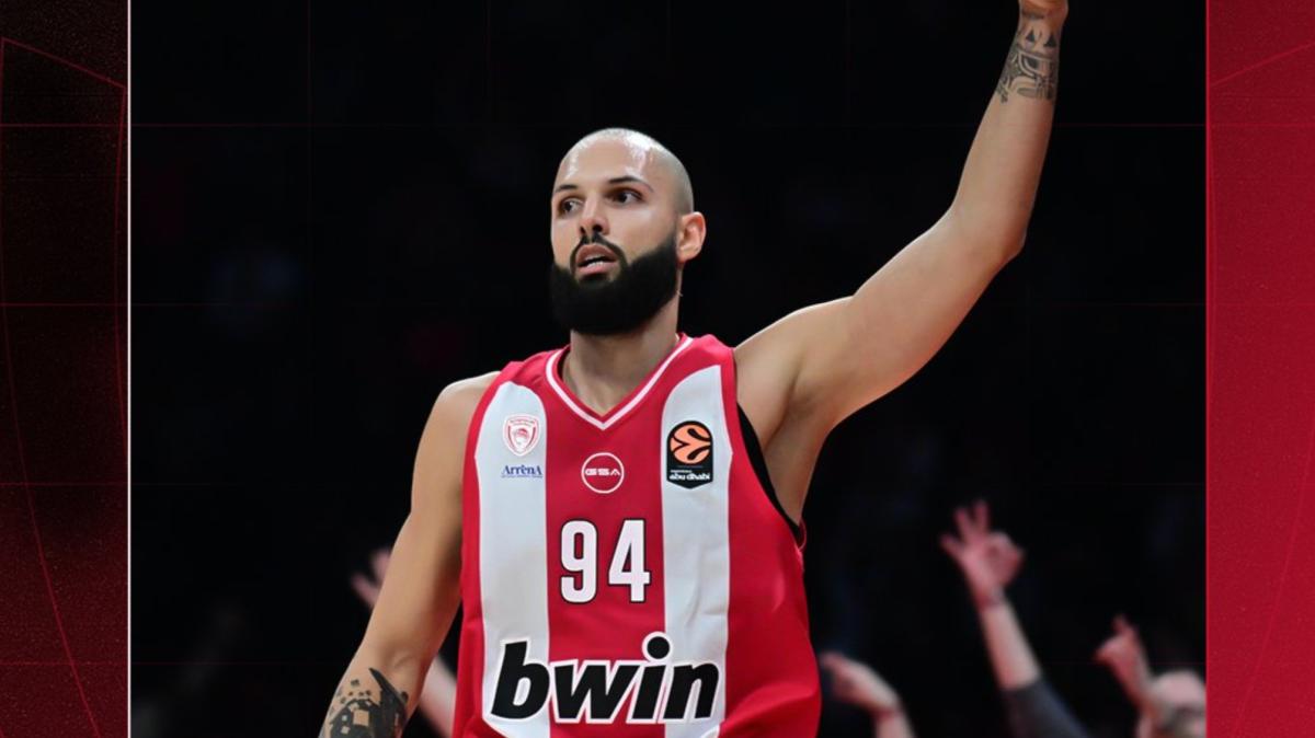 Olympiacos, lo show di Vezenkov: 28 punti e battuto il Maccabi Tel Aviv