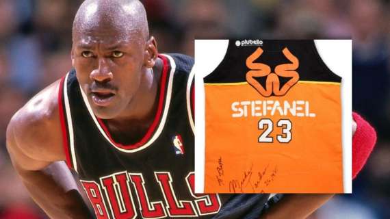 Michael Jordan, la sua maglia Stefanel Trieste all'asta per 420mila dollari