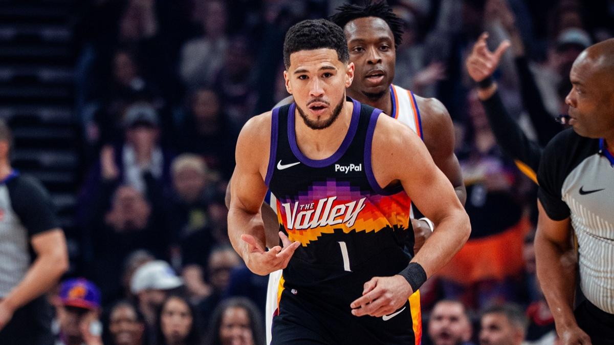 Booker e Brooks gelano New York: i Suns passano al fotofinish 