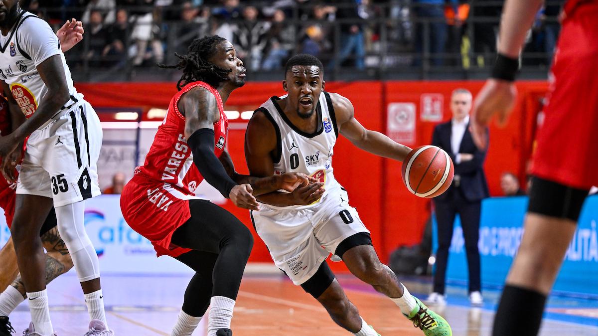 Varese fa la sorpresa al PalaCarnera di Udine: gli highlights