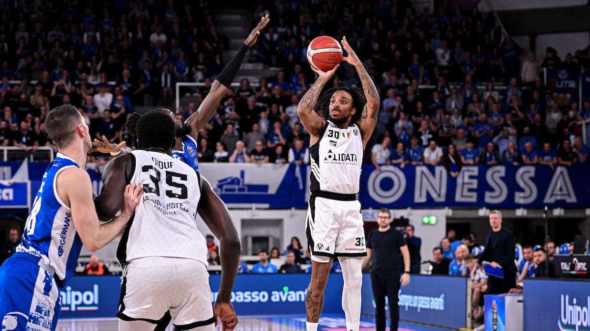Germani Brescia vs Virtus Bologna, la diretta (37-42 all'intervallo)