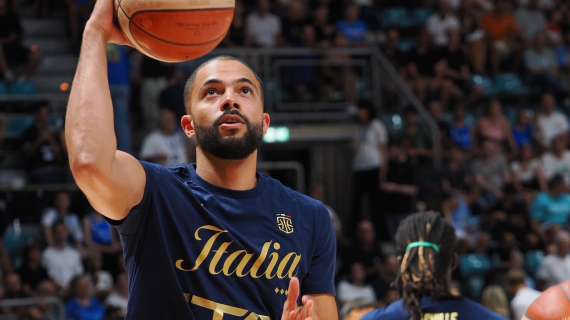 Esordio per Darius Thompson con l'Italia: subito 2+1 con abbraccio al Poz