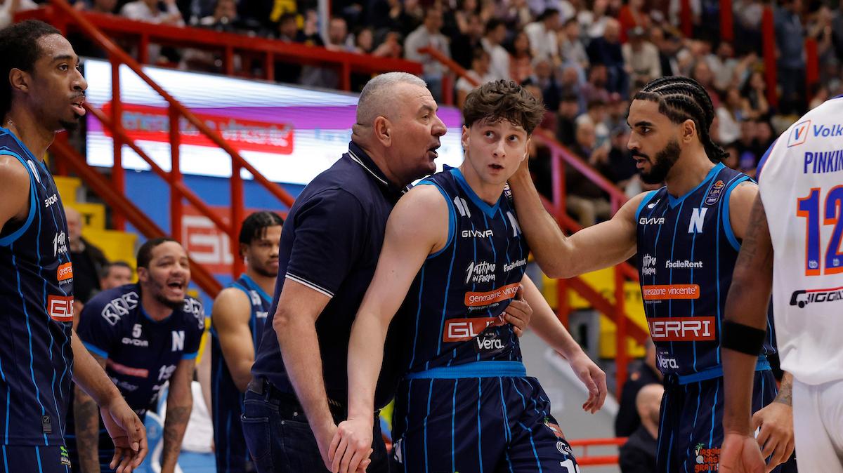 L'effetto Jasmin Repesa: anima e difesa. Così Napoli strappa la salvezza