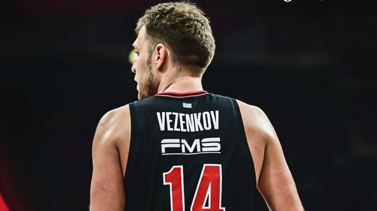 Olympiacos, si ferma Sasha Vezenkov: salta la sfida Paris Basketball