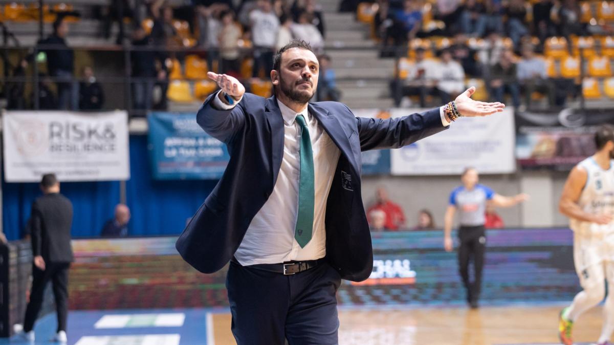 Derby Varese-Cantù, Nicola Brienza: «Partita importante per la classifica e con stimolo ulteriore»