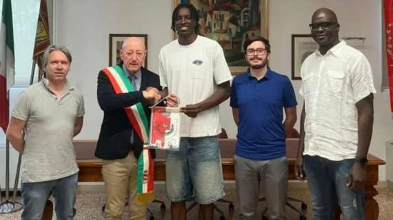 Dame Sarr, cittadinanza onoraria dal sindaco di Monsuè prima della partenza per gli USA