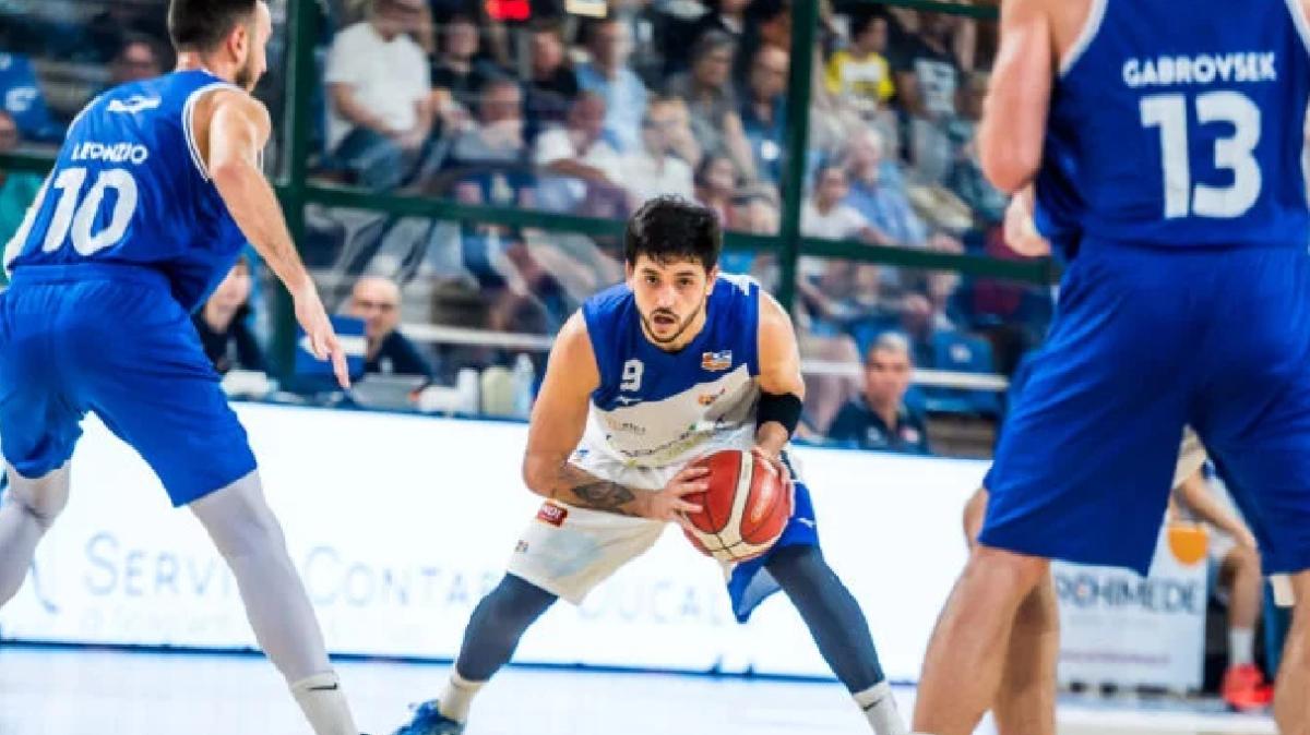 Serie B - Ferrara, interruzione del rapporto sportivo con l’atleta Ramiro Santiago