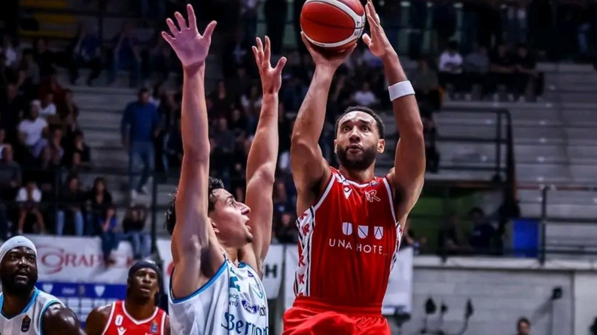 Che Cheatham nel primo tempo: 20 punti in 14', Reggio avanti su Cantù