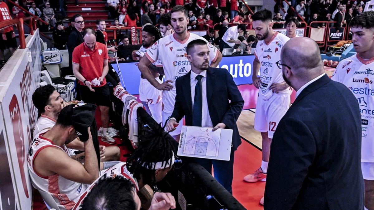 A2 - Trasferta a Ruvo di Puglia per l'Estra Pistoia Basket: coach Della Rosa