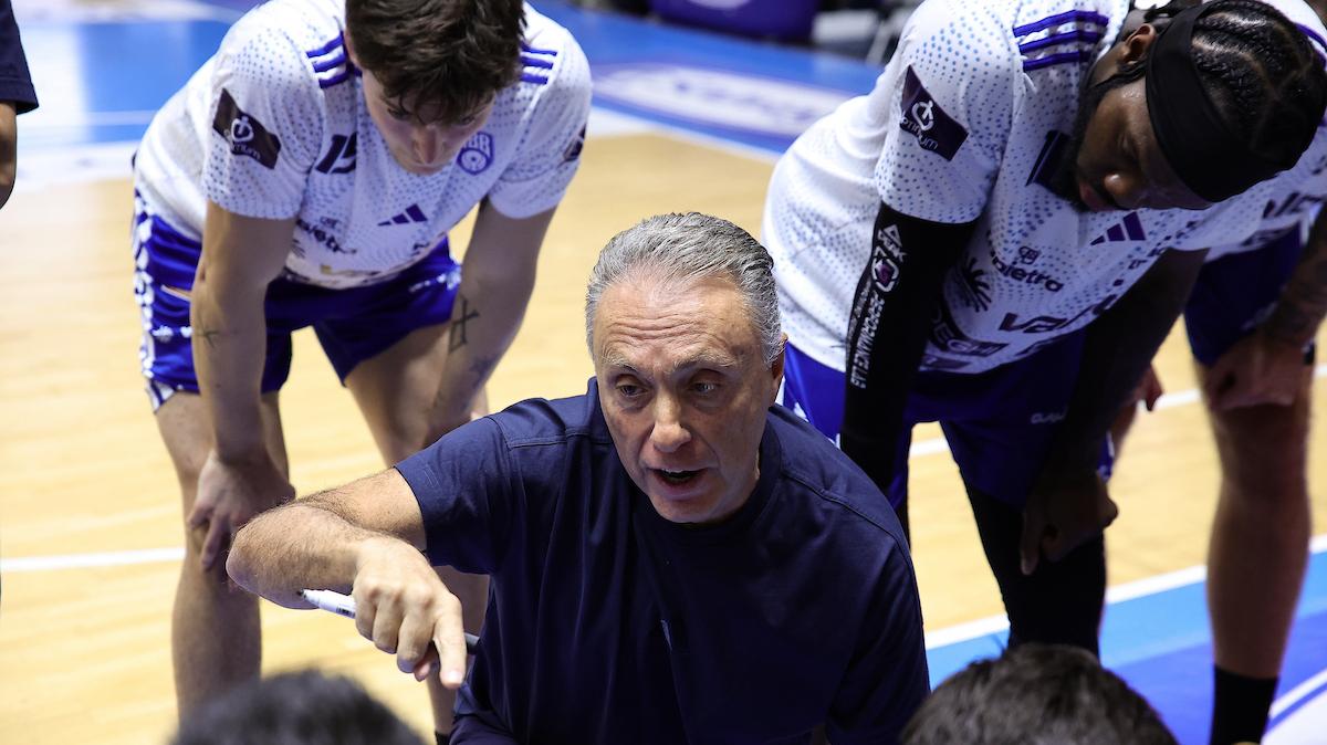 A2 - Brindisi, Bucchi: «Una bella battaglia vinta insieme al pubblico»