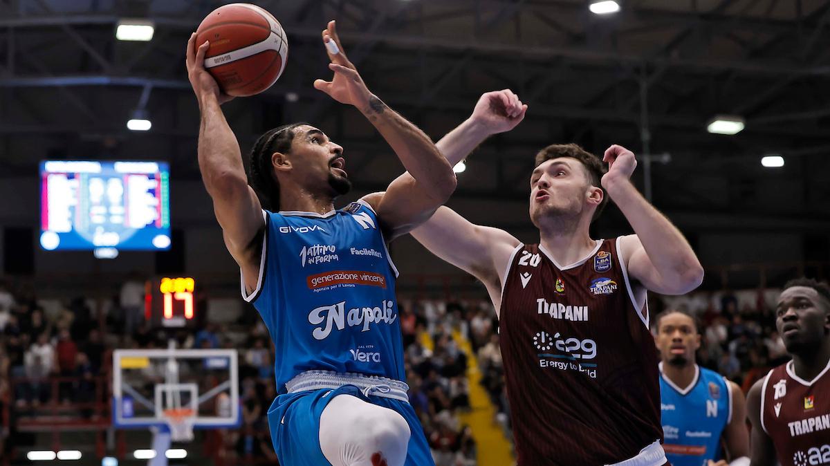 Highlights LBA | Napoli Basketball vs Trapani Shark sfida ad alta velocità 