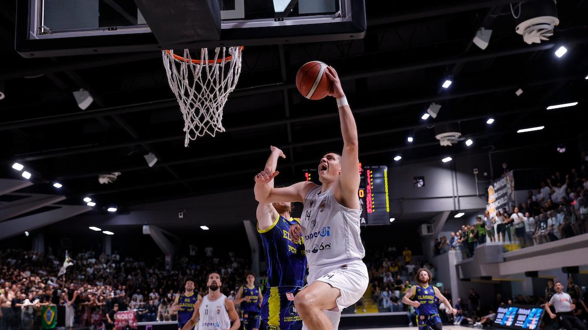 La Juvecaserta non sbaglia e vola in A2, per Vigevano è spareggio promozione