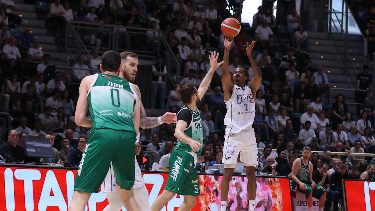 La Fortitudo Bologna domina Gara 5: Avellino ko, Effe in semifinale