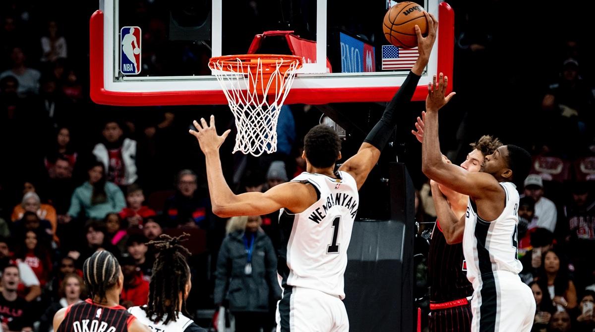 Spurs, impresa al United Center: Wembanyama gela Chicago con la tripla della vittoria