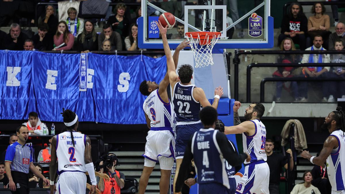 LIVE LBA | La Dinamo Sassari vince in sofferenza sul campo di Treviso