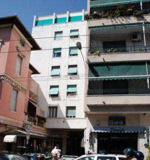 La palazzina dove è caduto il povero ragazzo