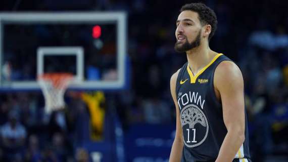 NBA - Klay Thompson non gioca stanotte contro i 76ers dopo l'infortunio al ginocchio