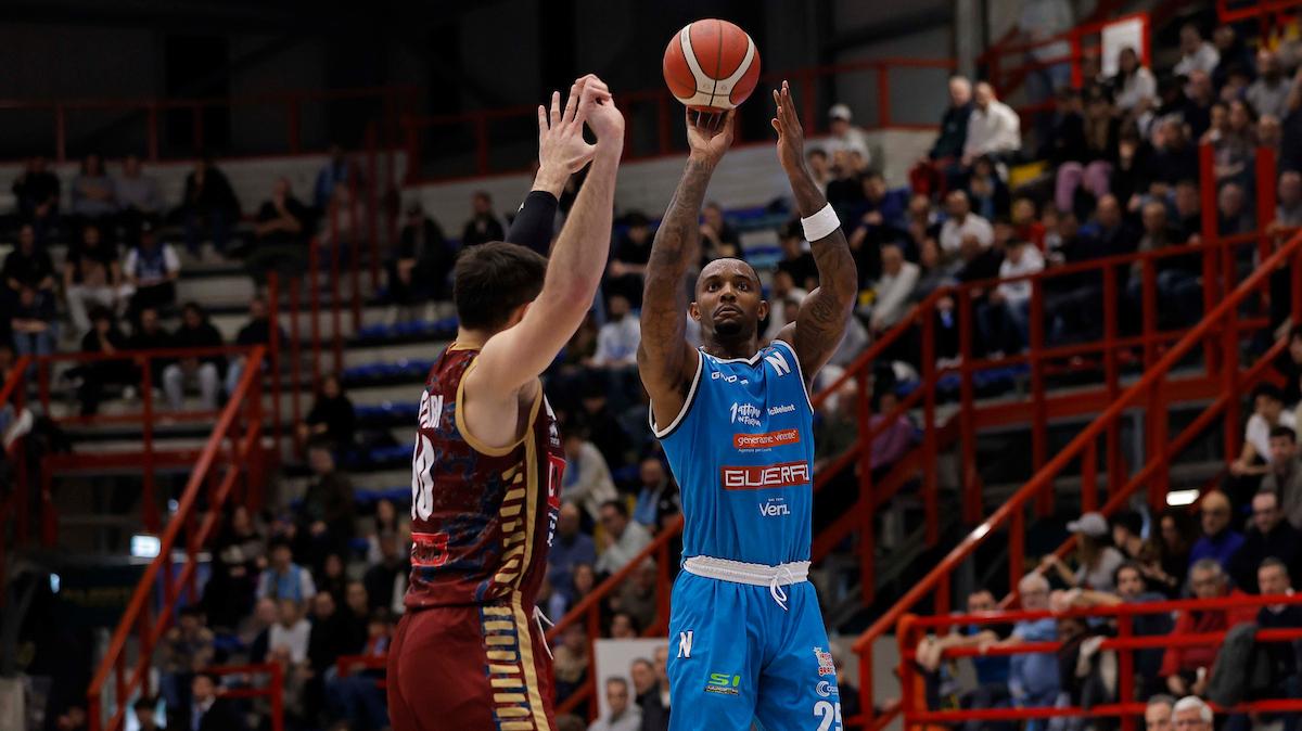 Napoli Basket, riflessioni in corso su Aamir Simms