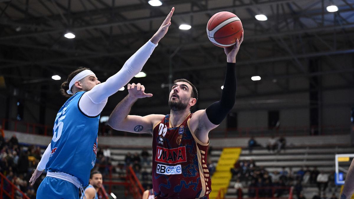 Una Reyer Venezia concreta si prende l'Alcott Arena di Napoli: highlights