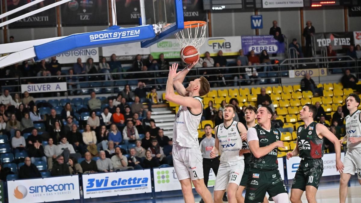 Serie B - TAV Treviglio Brianza Basket supera la Paffoni Fulgor Basket Omegna