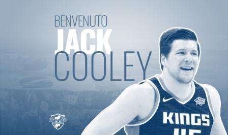 UFFICIALE A - Dinamo Sassari mette sotto le plance Jack Cooley