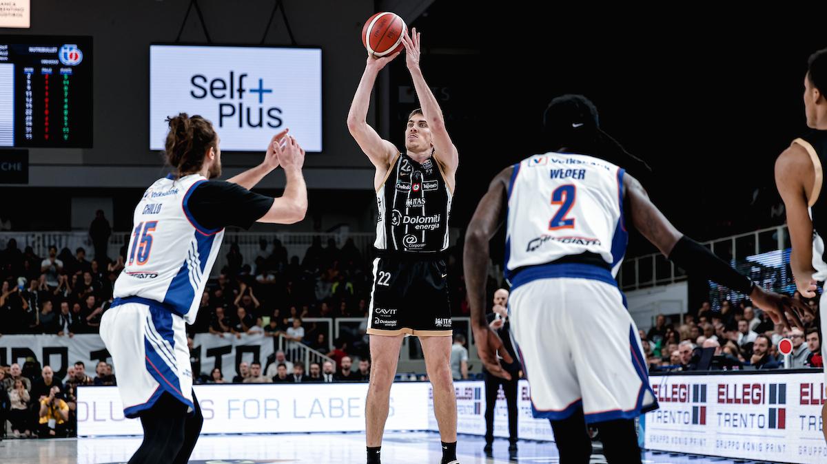 Aquila Trento alla sfida Milano. Aldridge: «Occasione per ripartire bene anche in campionato dopo la sosta»