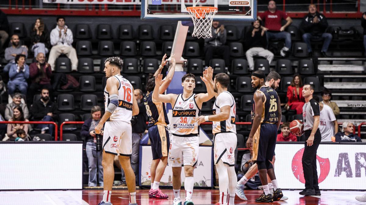 A2 - Givova Scafati più lucida nel finale, vittoria a Forlì