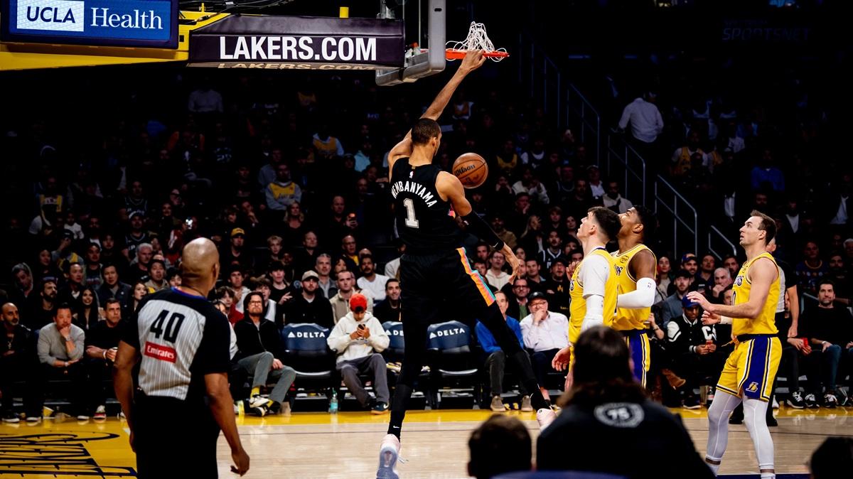 Wembanyama straripante: gli Spurs travolgono i Lakers