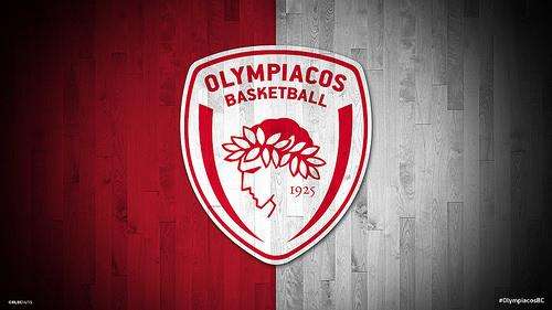 EuroLeague - Olympiacos, pugno duro contro l'invasione di campo al Pireo