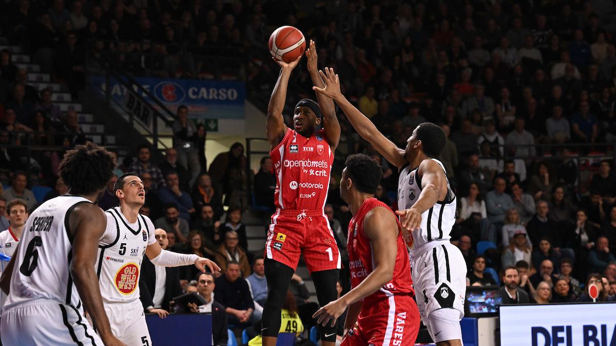 Varese, domenica perfetta: espugnata Udine e ribaltata la differenza canestri