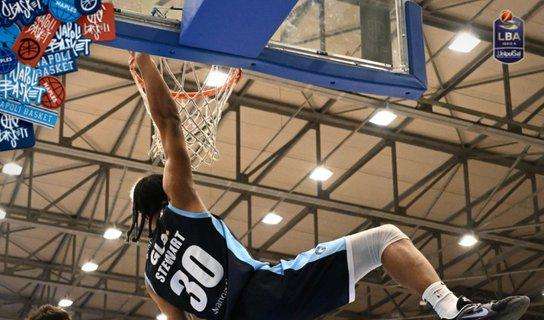 LIVE LBA - Napoli affonda Pesaro con Stewart all'ultimo quarto