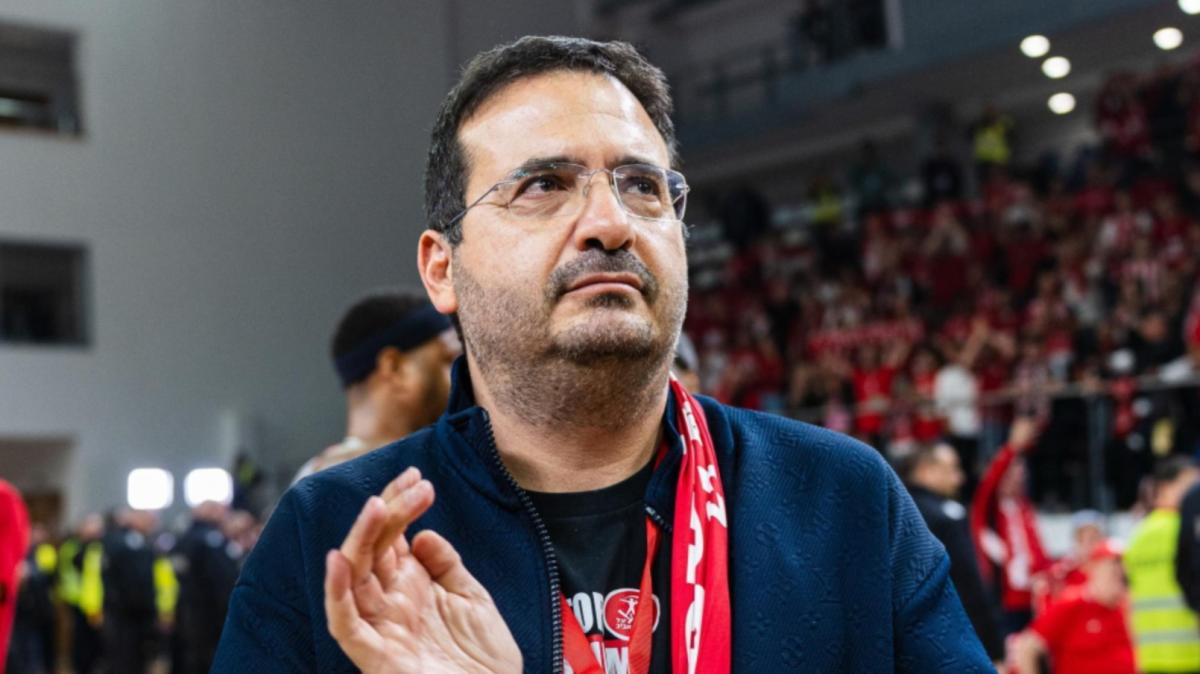 Panathinaikos banna un tifoso greco dopo una lite con Yannay, patron Hapoel