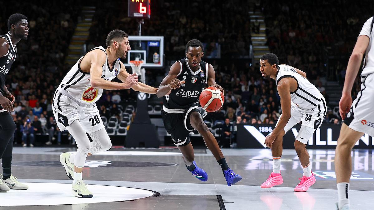 La grande battaglia tra la Virtus Bologna e l'Apu Udine: gli highlights