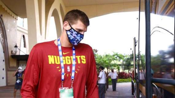 NBA - Nikola Jokic a Orlando per allenarsi con i Nuggets