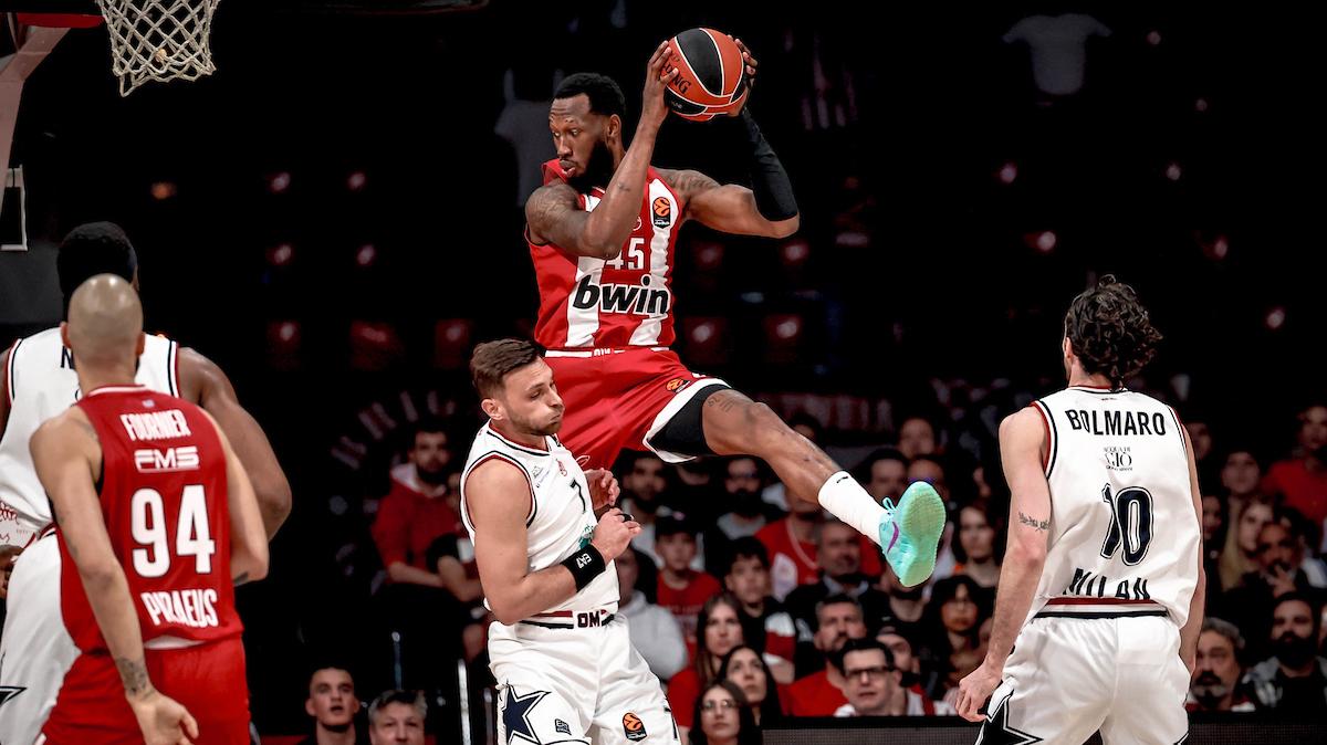 Il Maccabi Tel Aviv sta puntando forte su Donta Hall dell'Olympiacos