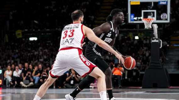 Olimpia avanti 35-44 all'intervallo a Bologna: il tabellino statistico