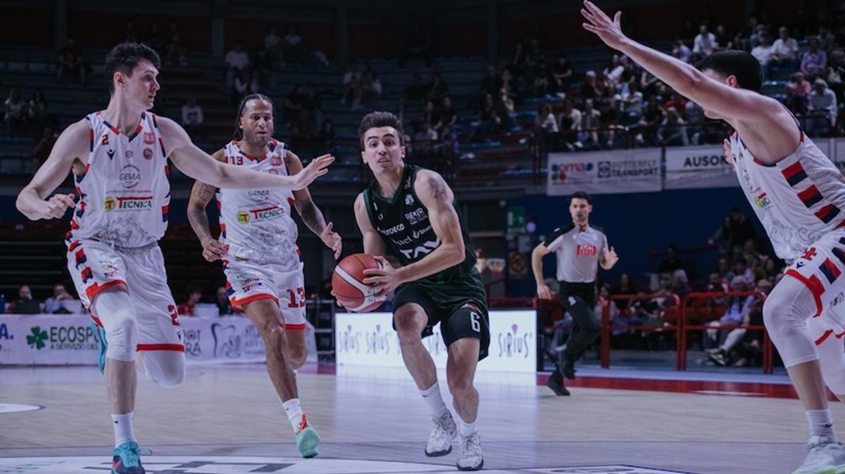 Serie B - Una Treviglio d'assalto sbanca il PalaTerme della T Gema Montecatini