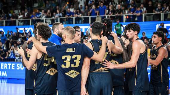 Italia-Argentina, Azzurri in campo con la sopramaglia numero 33 in onore di Achille Polonara