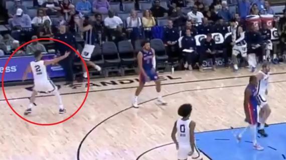 NBA - Un altro giocatore dei Grizzlies festeggia con la pistola durante la partita