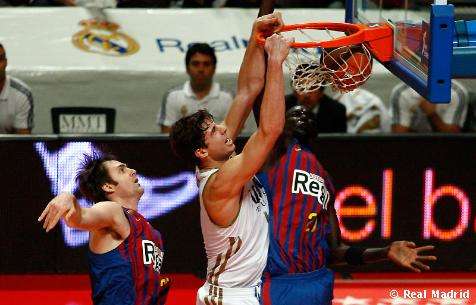 Il super clasico va al Real Madrid. Efes e Olympiacos mantengono la testa della classifica.