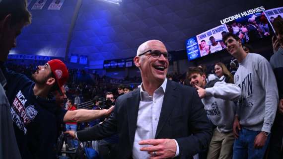 NCAA - Dan Hurley riporta UConn al BIG EAST rifiutando $70 milioni dei Lakers