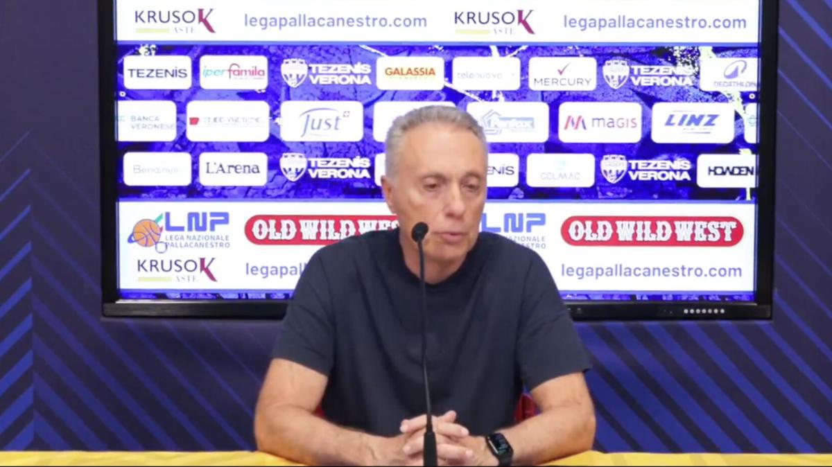 Brindisi sotto 0-2, Bucchi: «La squadra è viva. Ahmad? Nervoso per tanti fischi non visti»