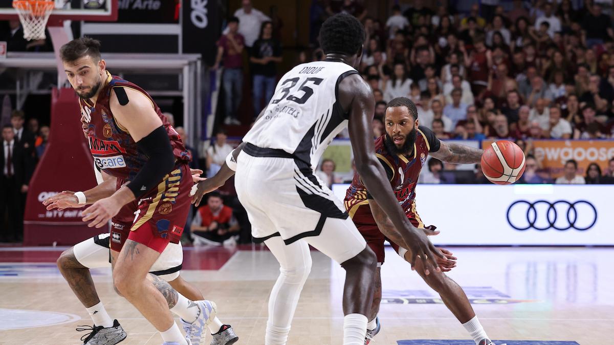 La Reyer Venezia si impone nel finale di gara 3 sulla Virtus Bologna: gli highlights